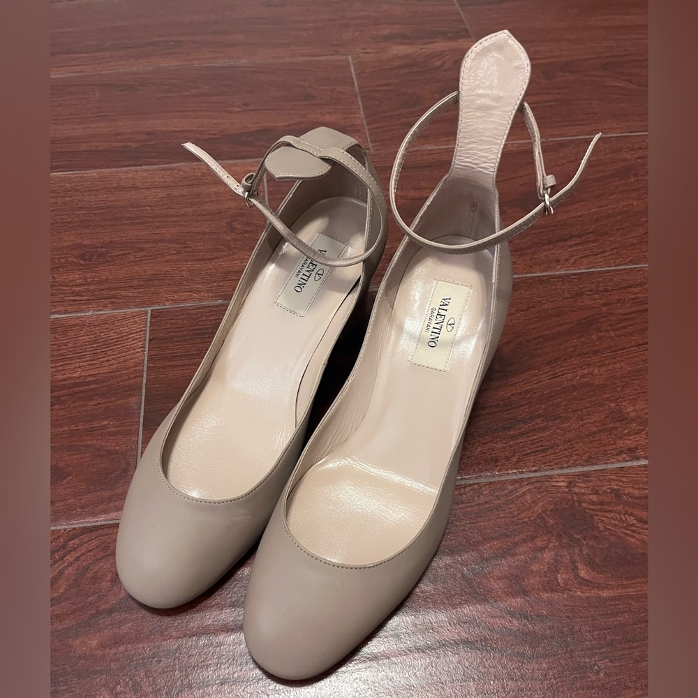 Valentino Garavani Taupe Leather Tan Go Pumps